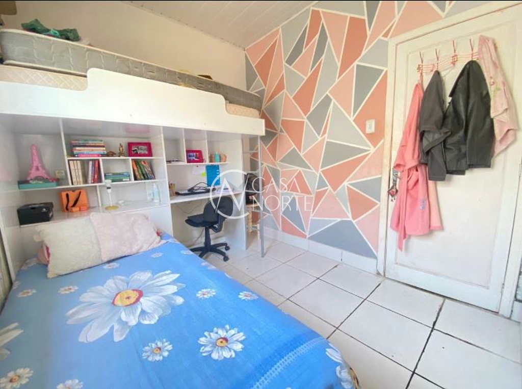 Casa à venda com 5 quartos, 350m², 5 vagas, Rua Afonso Arinos no bairro Camaquã em Porto Alegre
