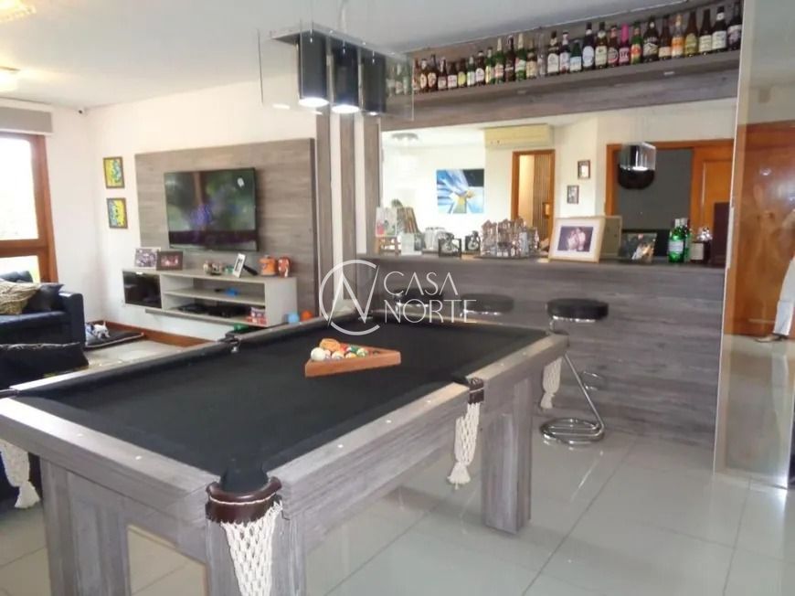 Casa à venda com 3 quartos, 312m², 1 suíte, 4 vagas, Rua Martin Luther King no bairro São Sebastião em Porto Alegre