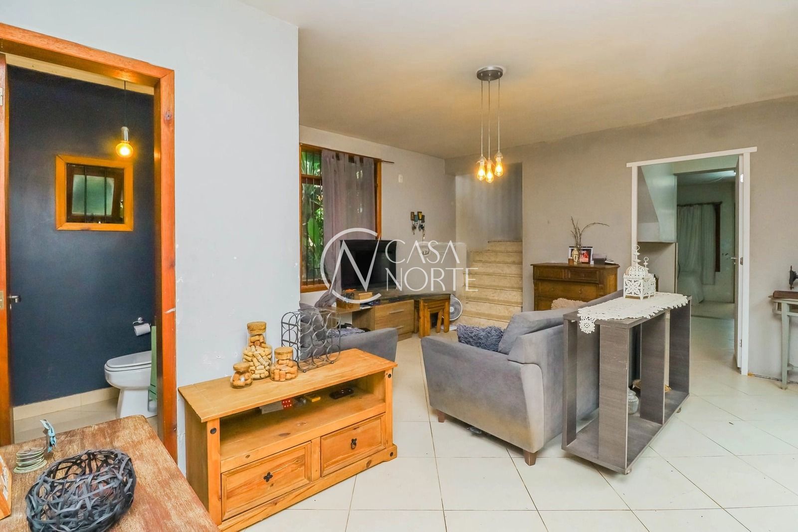 Casa à venda com 4 quartos, 290m², 1 suíte, 3 vagas, Rua José Scutari no bairro Passo da Areia em Porto Alegre