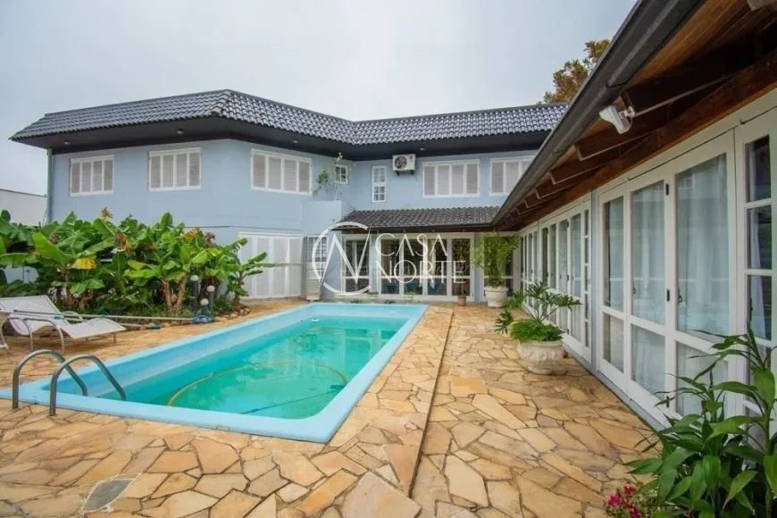 Casa à venda com 3 quartos, 450m², 1 suíte, 3 vagas, Rua Pedro Lessa no bairro Jardim Floresta em Porto Alegre