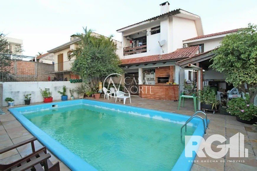 Casa à venda com 3 quartos, 330m², 1 suíte, 2 vagas, Rua Senegal no bairro Vila Ipiranga em Porto Alegre