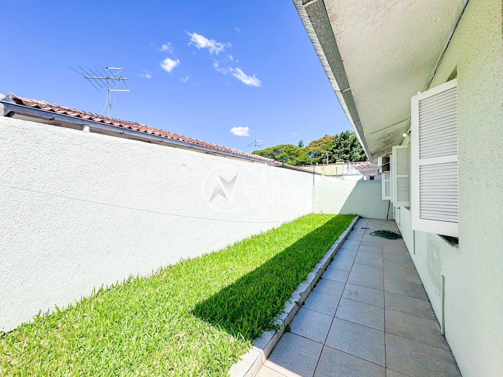 Casa à venda com 3 quartos, 205m², 1 suíte, 3 vagas, Rua Doutor Eduardo Marques Júnior no bairro Jardim Planalto em Porto Alegre