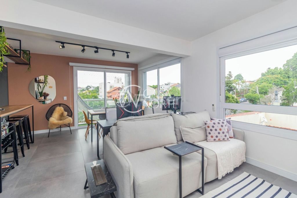 Apartamento à venda com 2 quartos, 67m², 1 suíte, 1 vaga, Avenida Brasília no bairro Vila Ipiranga em Porto Alegre