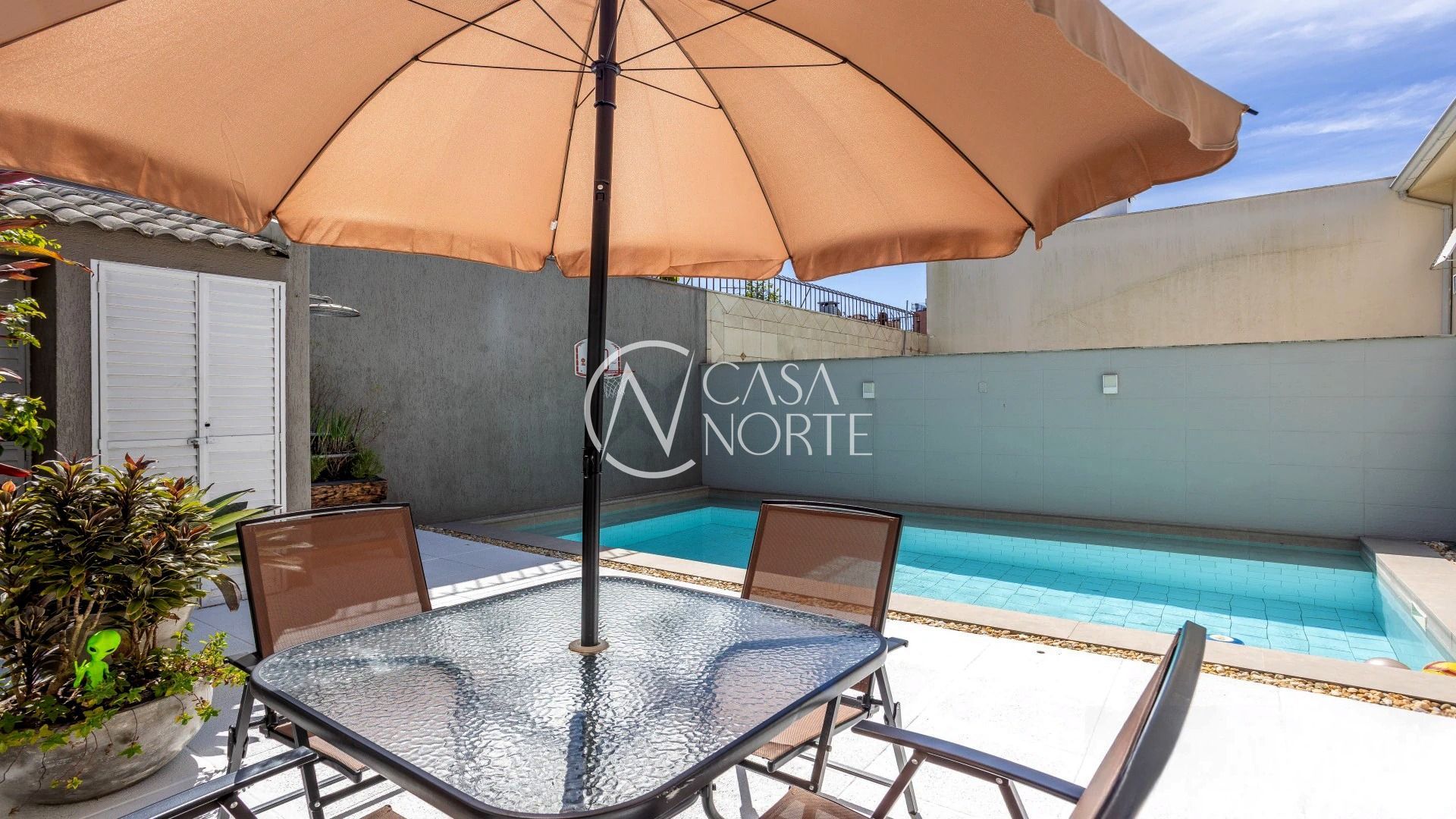 Casa à venda com 4 quartos, 232m², 1 suíte, 3 vagas, Rua Santa Tecla no bairro Jardim Lindóia em Porto Alegre