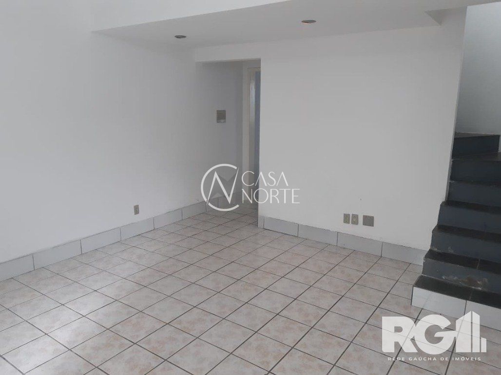 Sobrado à venda com 2 quartos, 100m², 1 suíte, 2 vagas, Rua Luiz Fontoura Júnior no bairro Jardim Itu em Porto Alegre