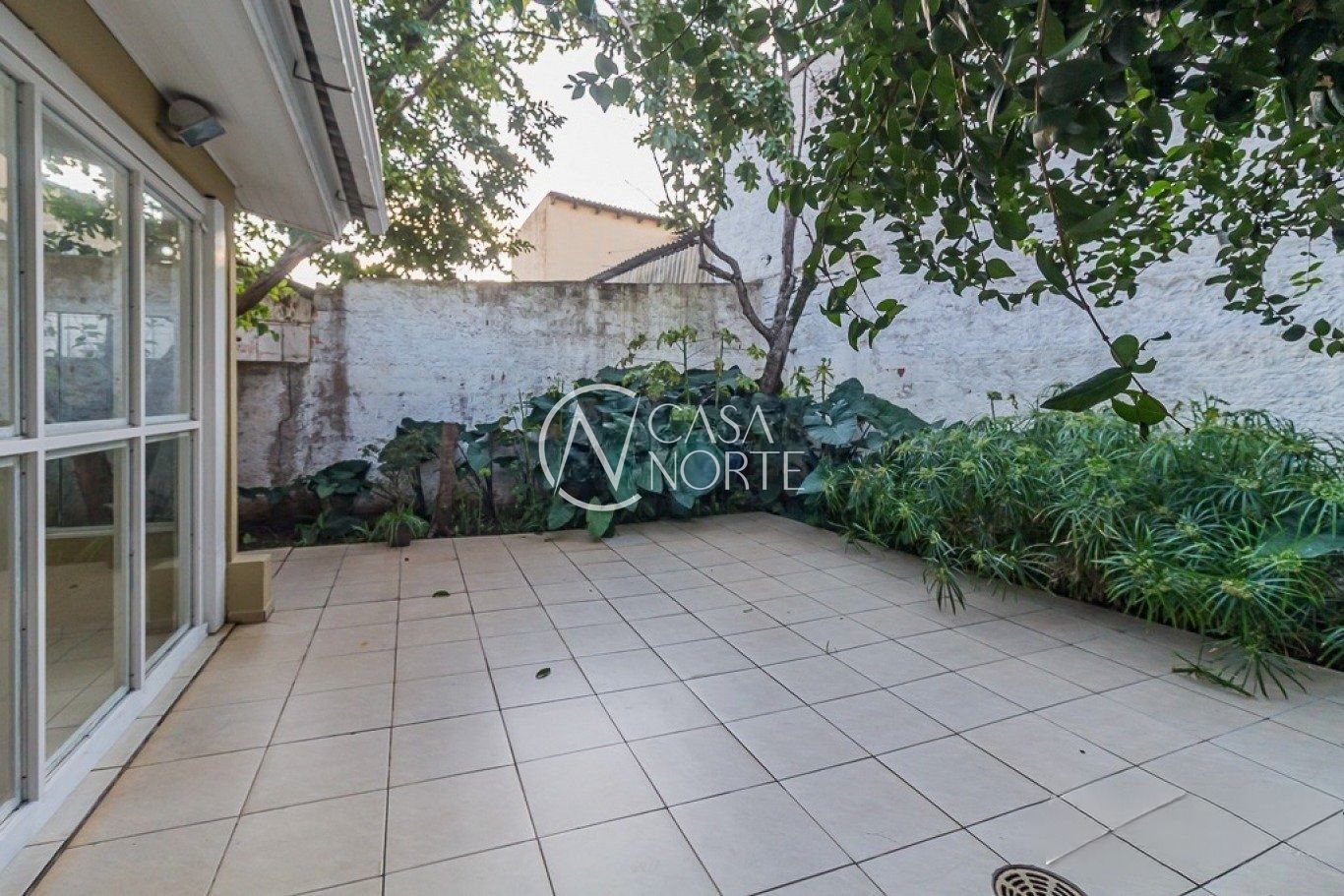 Casa à venda com 3 quartos, 307m², 1 suíte, 2 vagas, Rua Frederico Mentz no bairro Navegantes em Porto Alegre