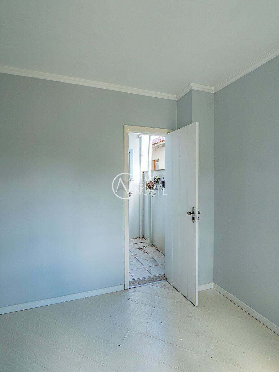 Casa à venda com 3 quartos, 224m², 1 suíte, 3 vagas, Ecoville no bairro Sarandi em Porto Alegre
