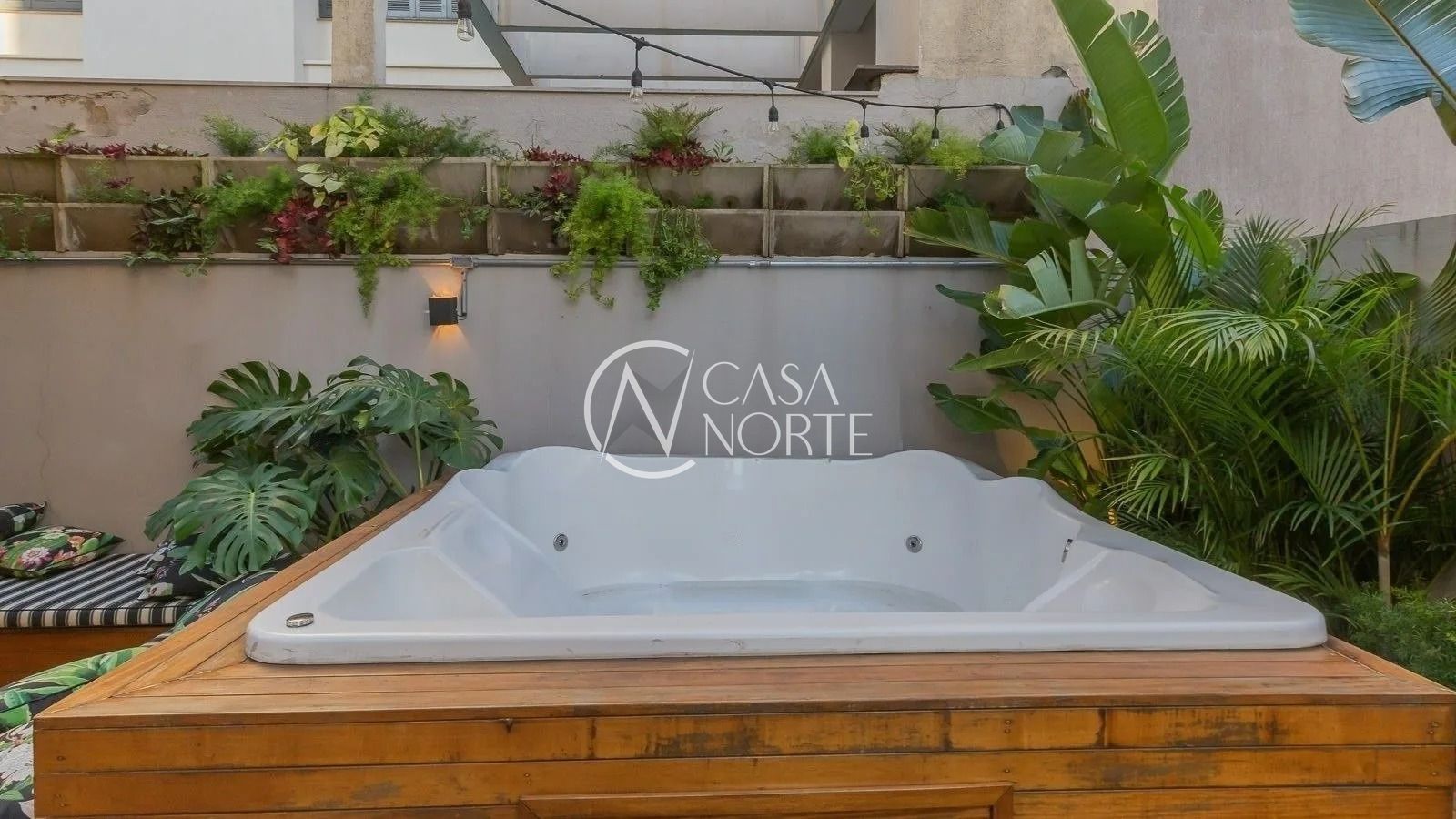 Apartamento Garden à venda com 2 quartos, 162m², 1 suíte, 2 vagas, Avenida Lageado no bairro Petrópolis em Porto Alegre