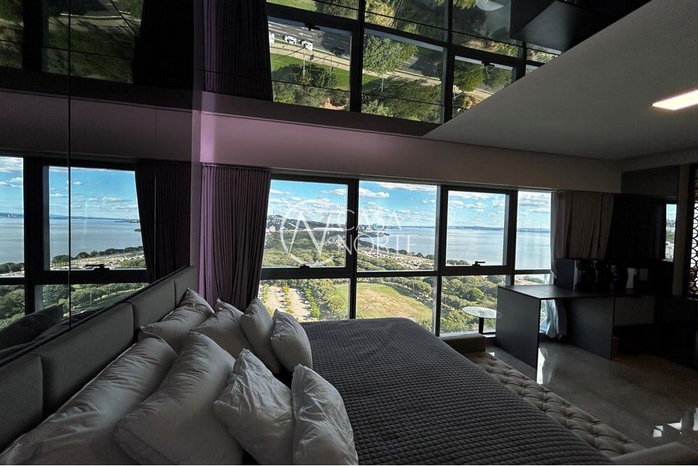 Apartamento à venda com 1 quarto, 73m², 1 suíte, 2 vagas, Borges de Medeiros no bairro Menino Deus em Porto Alegre