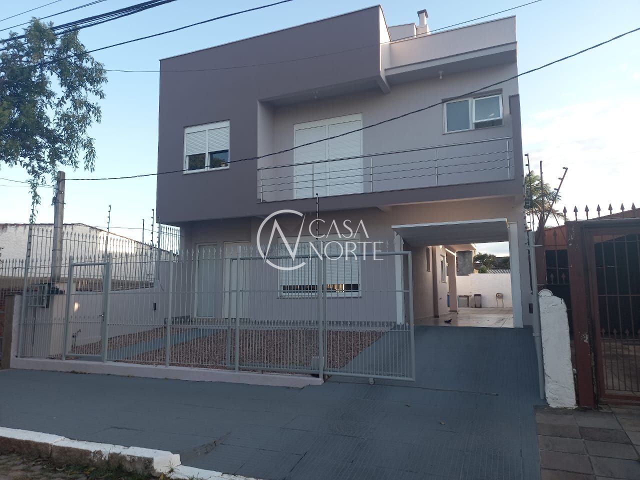 Casa à venda com 3 quartos, 229m², 1 suíte, 2 vagas, Rua Beberibe no bairro São Sebastião em Porto Alegre
