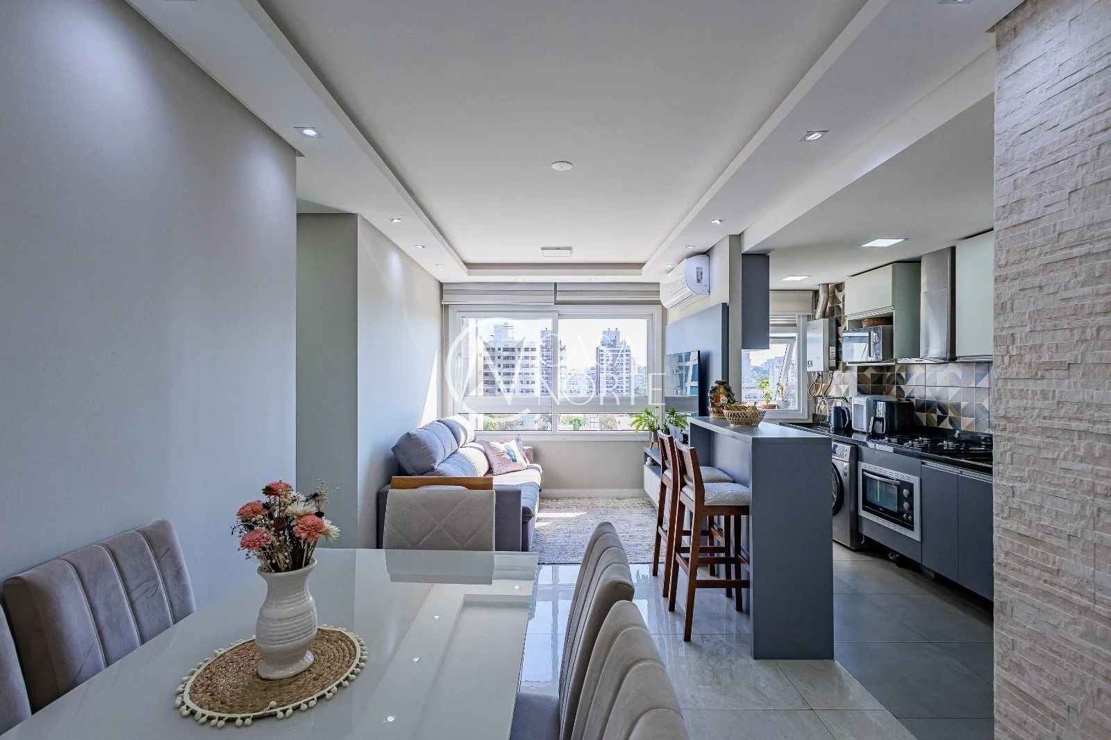 Apartamento à venda com 2 quartos, 57m², 1 suíte, 1 vaga, Rua Jerônymo Zelmanovitz no bairro Jardim Lindóia em Porto Alegre