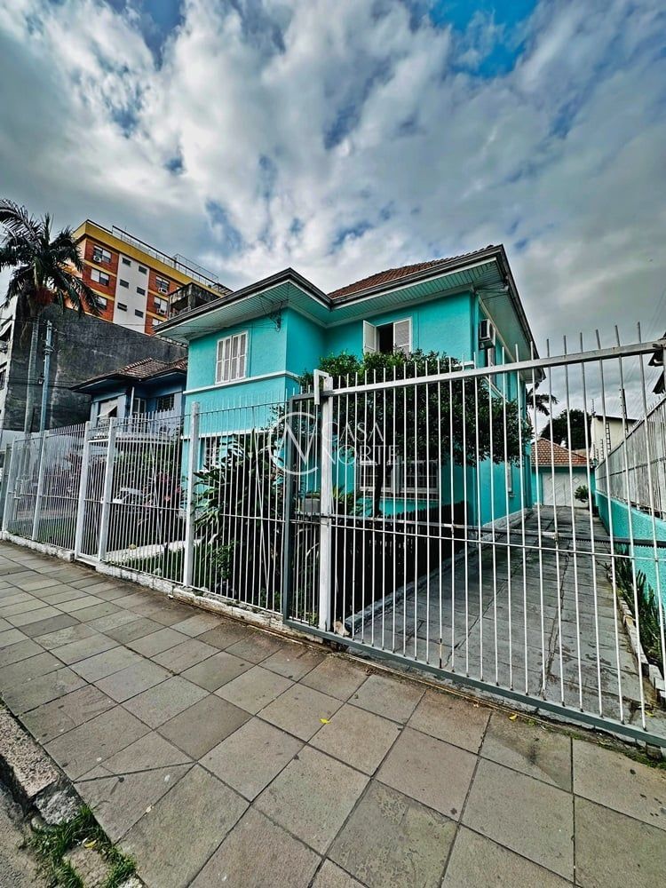 Casa à venda com 4 quartos, 278m², 10 vagas, Rua Comendador Coruja no bairro Floresta em Porto Alegre