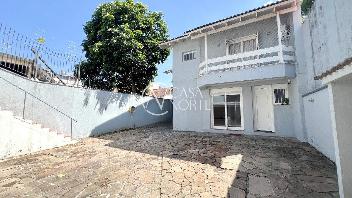 Casa à venda com 3 quartos, 336m², 2 suítes, 4 vagas, Rua Walt Disney no bairro São Sebastião em Porto Alegre