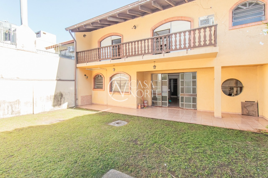 Casa à venda com 4 quartos, 300m², 1 suíte, 4 vagas, Rua Dona Mimi Moro no bairro Boa Vista em Porto Alegre