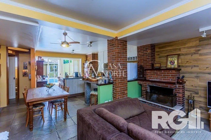 Casa à venda com 3 quartos, 275m², 3 suítes, 4 vagas, Rua Paulo Madureira Coelho no bairro Morro Santana em Porto Alegre