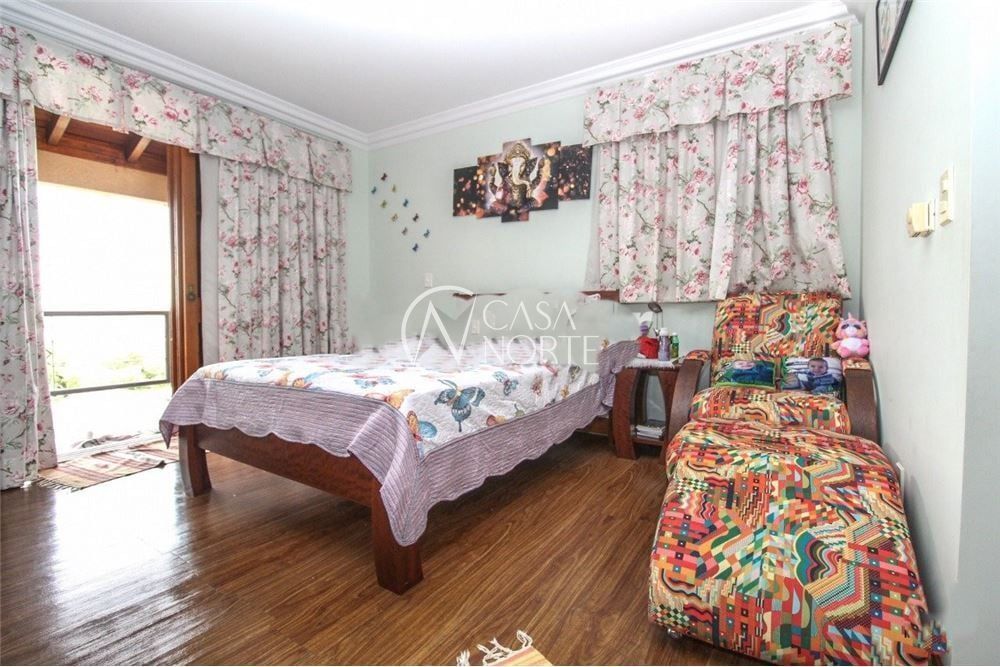 Casa à venda com 3 quartos, 608m², 2 suítes, 8 vagas, Travessa Miguel Pereira no bairro Medianeira em Porto Alegre