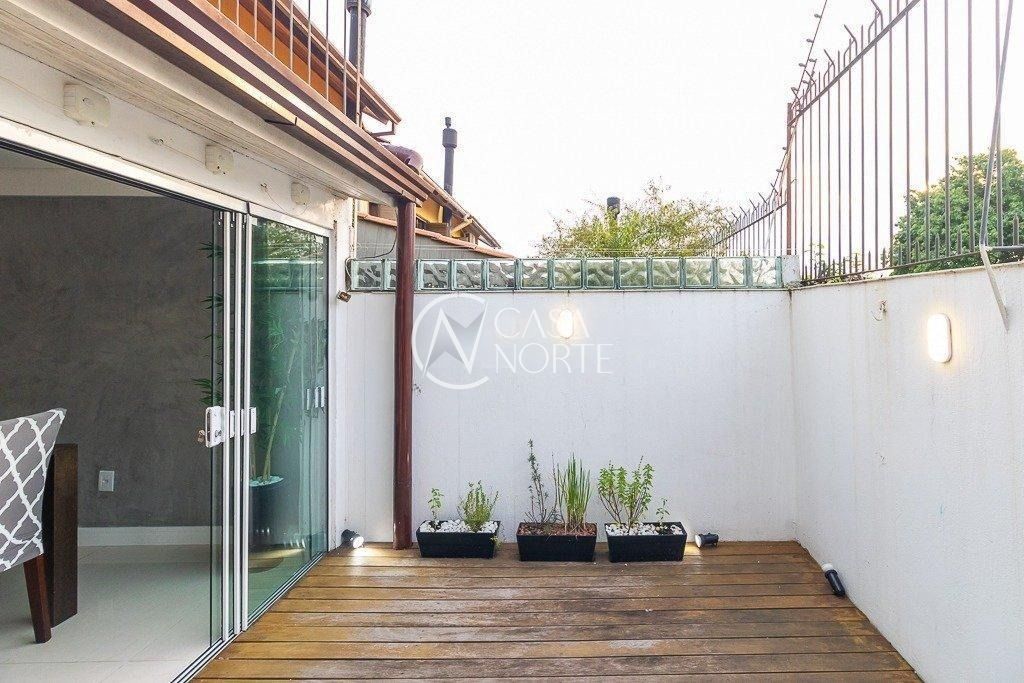 Casa de Condomínio à venda com 4 quartos, 180m², 2 suítes, 2 vagas, Rua Manoel Lopes Meirelles no bairro Jardim Sabará em Porto Alegre