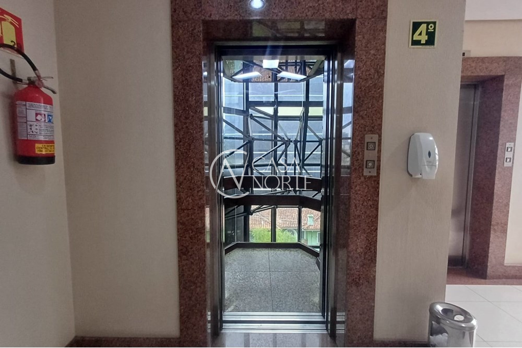 Sala Comercial à venda , 34m², 1 vaga, Rua Marquês do Pombal no bairro Moinhos de Vento em Porto Alegre