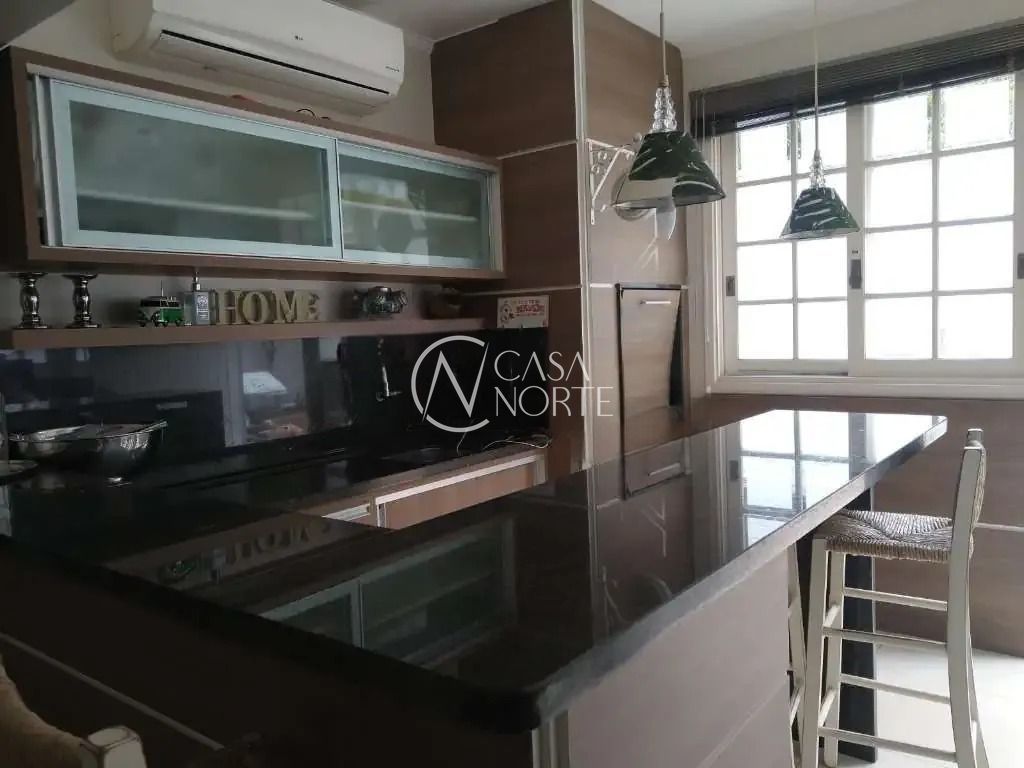 Casa à venda com 3 quartos, 330m², 1 suíte, 2 vagas, Rua Sylvio Sanson no bairro Sarandi em Porto Alegre