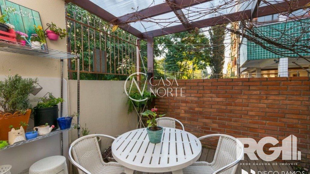 Casa à venda com 3 quartos, 130m², 1 suíte, 2 vagas, Rua Jornal o Povo no bairro Jardim Itu em Porto Alegre