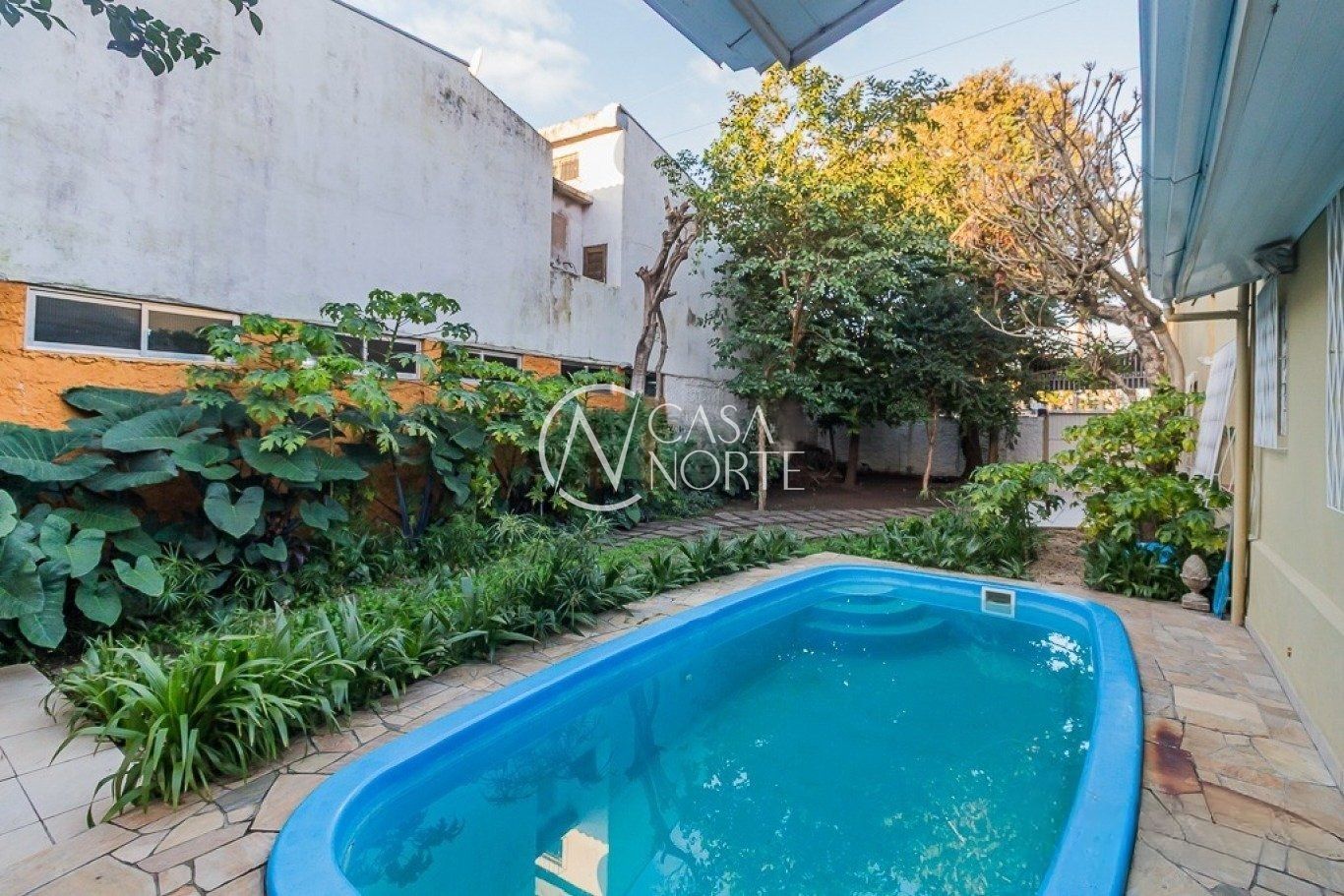 Casa à venda com 3 quartos, 307m², 1 suíte, 2 vagas, Rua Frederico Mentz no bairro Navegantes em Porto Alegre