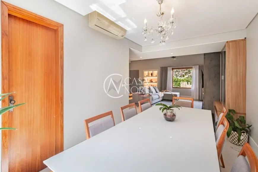 Casa à venda com 3 quartos, 319m², 2 suítes, 3 vagas, Rua Amaragi no bairro Cristo Redentor em Porto Alegre