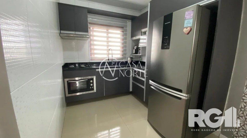 Casa à venda com 2 quartos, 56m², 3 vagas, Rua Seis de Novembro no bairro Mário Quintana em Porto Alegre