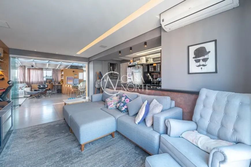Apartamento à venda com 3 quartos, 161m², 1 suíte, 3 vagas, Rua Bezerra de Menezes no bairro Passo da Areia em Porto Alegre