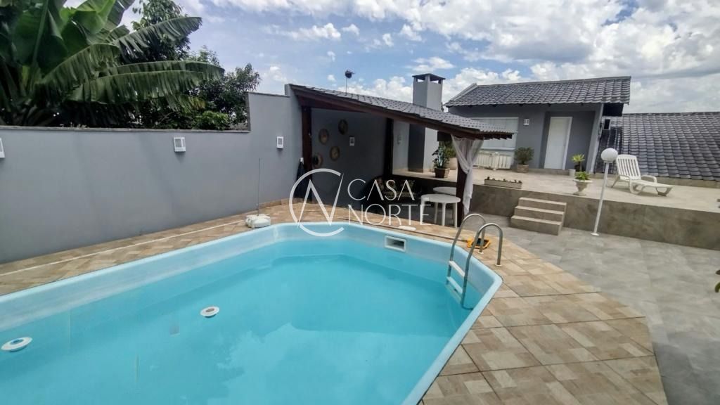 Casa à venda com 3 quartos, 206m², 1 suíte, 3 vagas, Rua Fernando Abbott no bairro Cristo Redentor em Porto Alegre