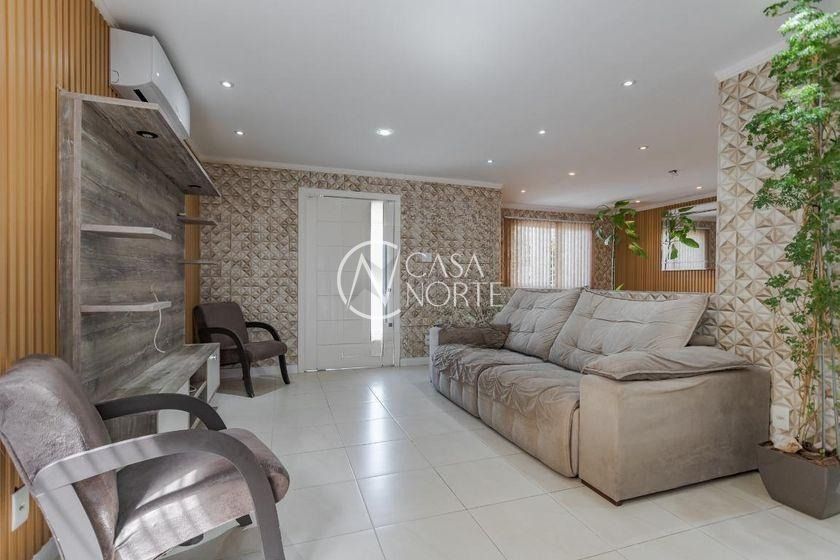 Casa à venda com 3 quartos, 220m², 3 vagas, Rua Francelício Porto no bairro Jardim Sabará em Porto Alegre