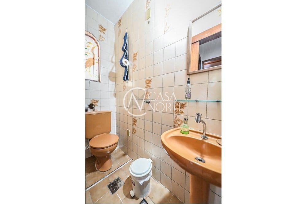 Casa de Condomínio à venda com 4 quartos, 140m², 1 suíte, 4 vagas, Dos Pinheiros no bairro Santa Tereza em Porto Alegre