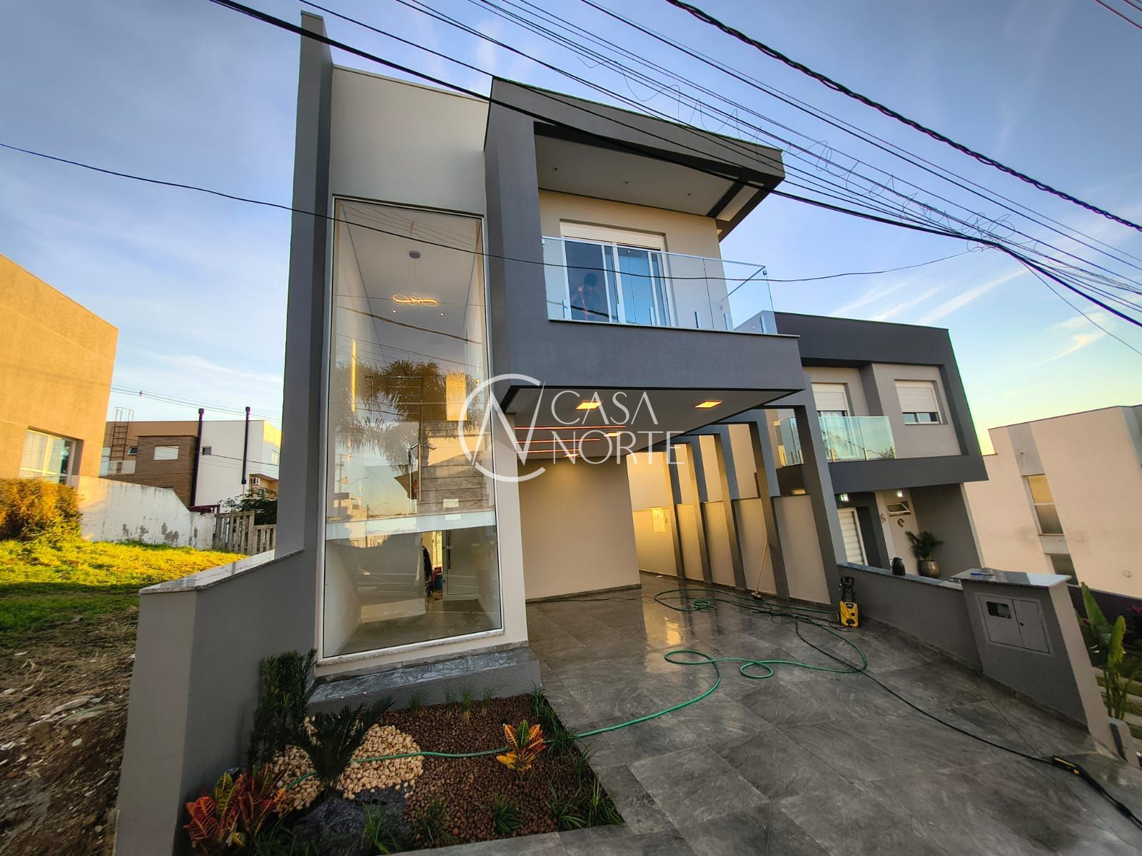 Casa de Condomínio à venda com 3 quartos, 156m², 1 suíte, 2 vagas, Rua Madre Clara no bairro Mário Quintana em Porto Alegre