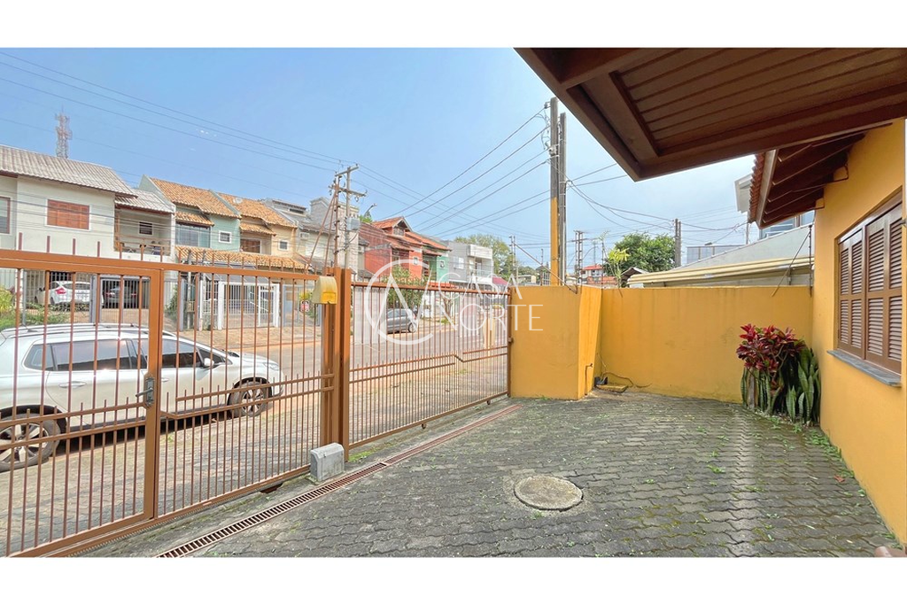 Casa à venda com 3 quartos, 156m², 1 suíte, 3 vagas, Giobatta Giuseppe Petracco no bairro Vila Nova em Porto Alegre