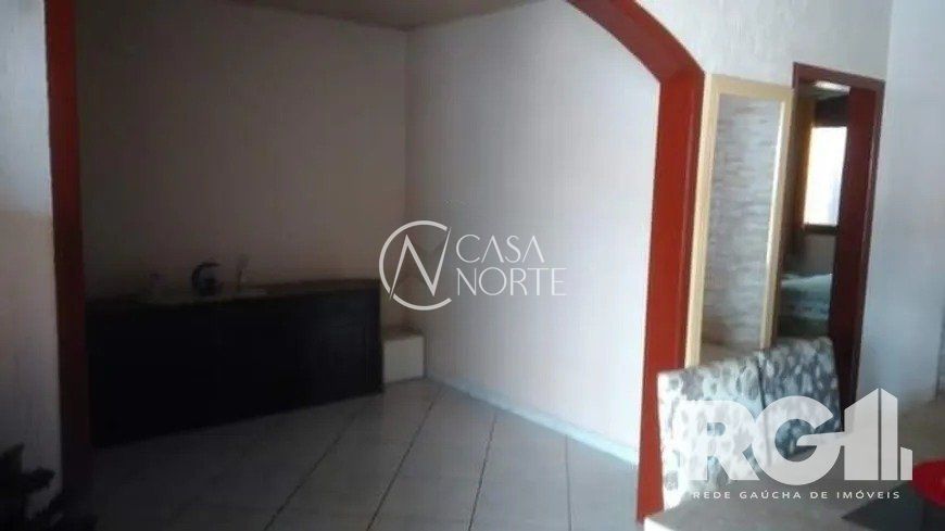 Casa à venda com 4 quartos, 132m², 1 suíte, 2 vagas, Rua Caetano Fulginiti no bairro Rubem Berta em Porto Alegre