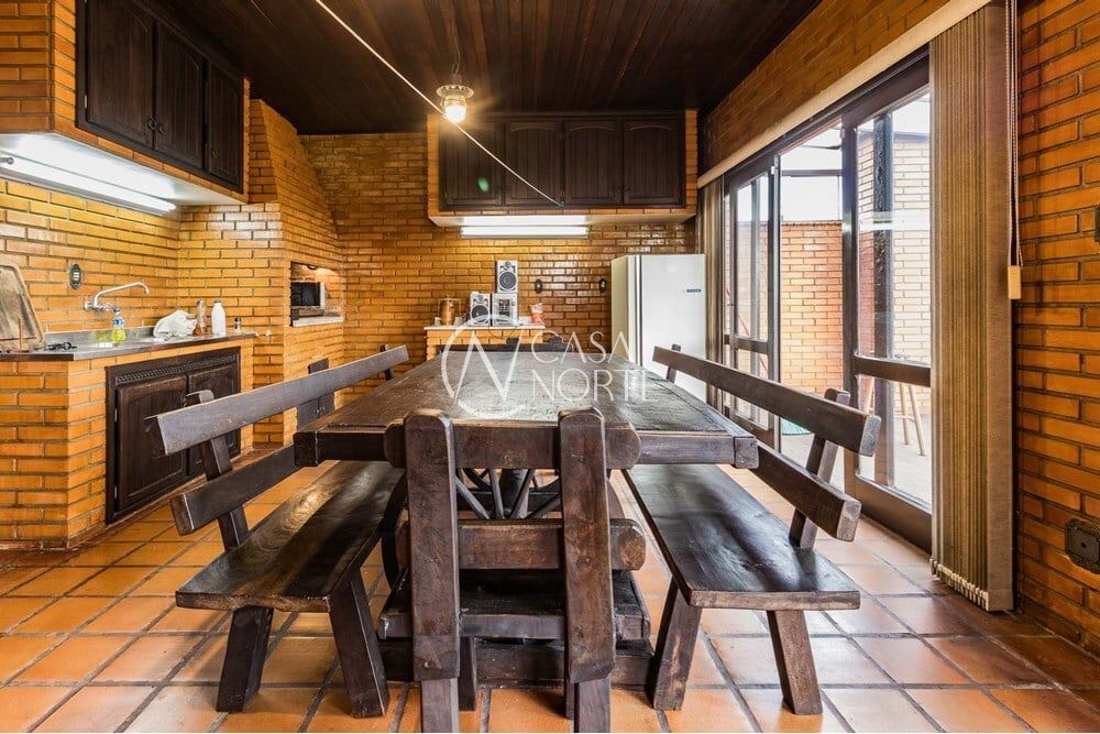 Casa à venda com 3 quartos, 380m², 1 suíte, 4 vagas, Kuluene no bairro Partenon em Porto Alegre