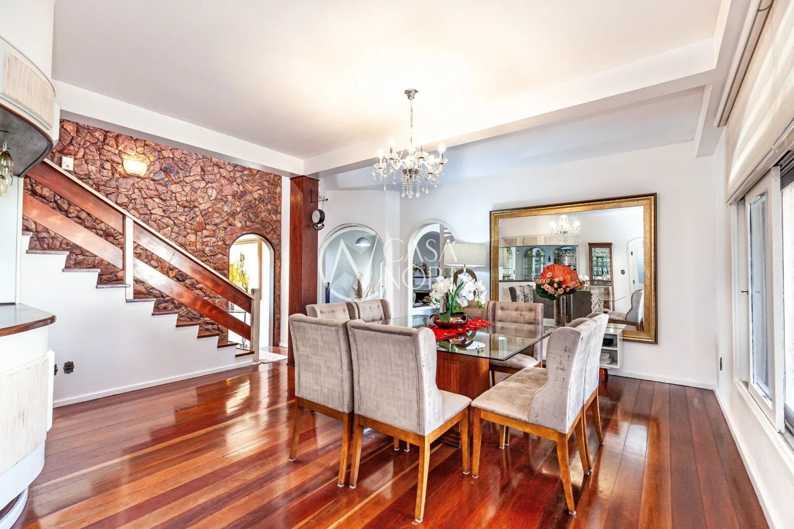 Casa à venda com 6 quartos, 546m², 2 suítes, 8 vagas, Rua Paulo Blaschke no bairro Jardim Planalto em Porto Alegre