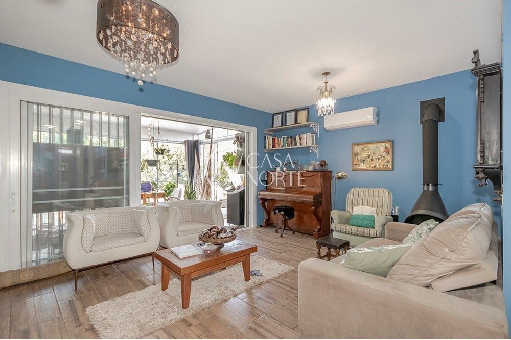 Casa à venda com 3 quartos, 100m², 1 suíte, 2 vagas, Chácara das Nascentes no bairro Lomba do Pinheiro em Porto Alegre