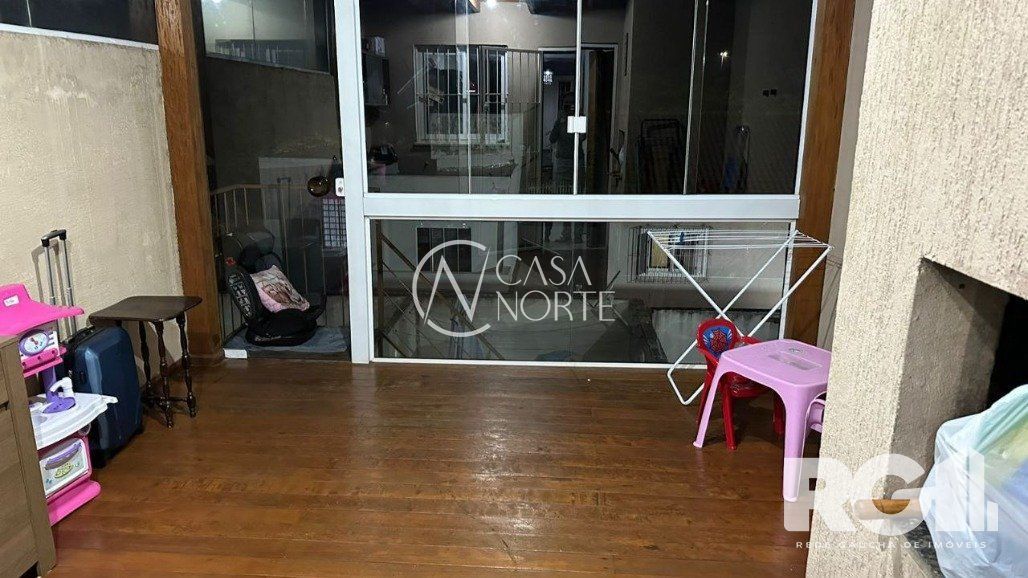Sobrado à venda com 2 quartos, 70m², 2 vagas, Rua Germano Basler no bairro Jardim Leopoldina em Porto Alegre