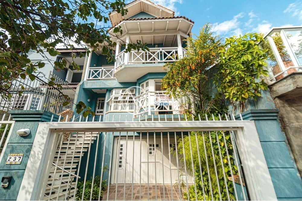 Casa à venda com 4 quartos, 410m², 4 suítes, 4 vagas, João Berutti no bairro Chácara das Pedras em Porto Alegre