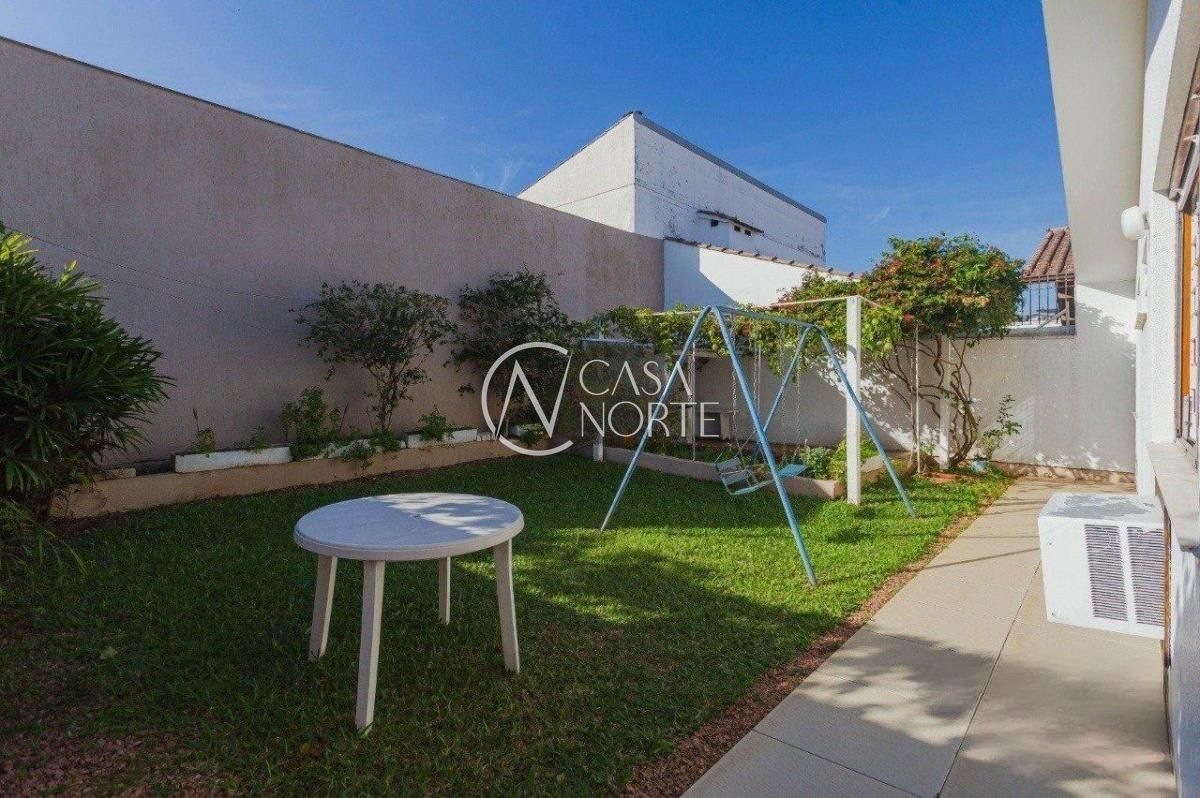 Casa à venda com 3 quartos, 266m², 1 suíte, 1 vaga, Rua Assunção no bairro Jardim Lindóia em Porto Alegre