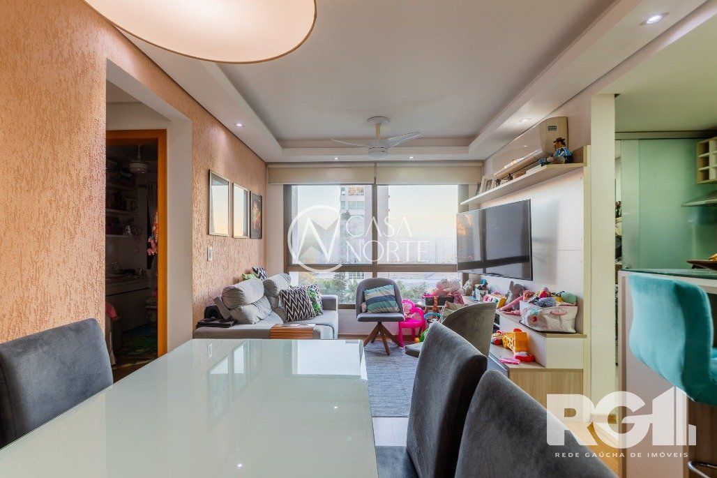 Apartamento à venda com 2 quartos, 65m², 1 suíte, 1 vaga, Avenida Andaraí no bairro Passo da Areia em Porto Alegre