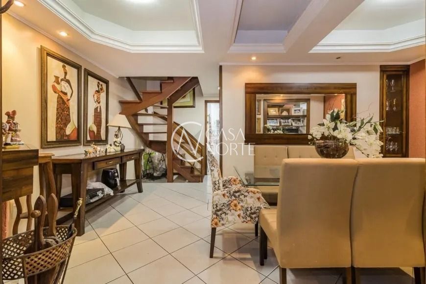 Casa de Condomínio à venda com 3 quartos, 101m², 1 suíte, 2 vagas, Rua Manoel Lopes Meirelles no bairro Jardim Itu-Sabará em Porto Alegre