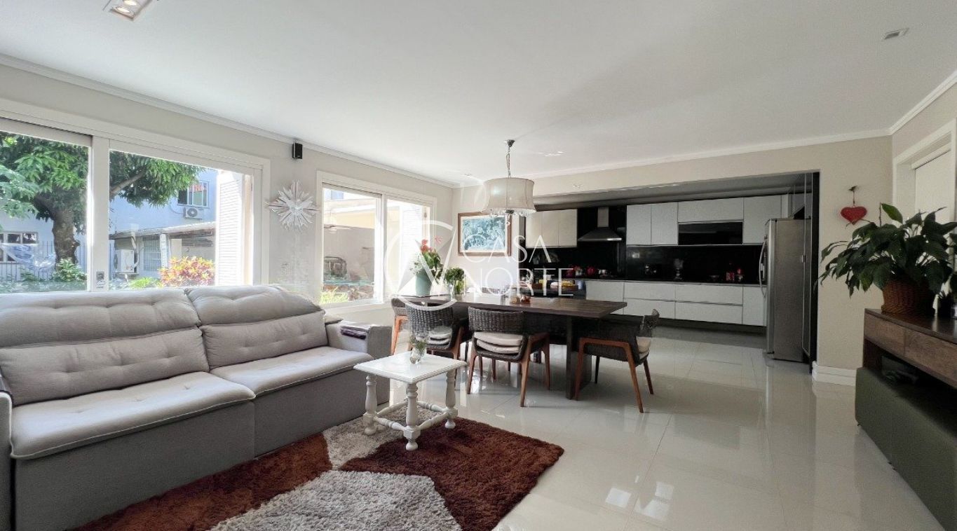 Casa à venda com 3 quartos, 236m², 3 suítes, 4 vagas, Rua Paulo Setúbal no bairro Passo da Areia em Porto Alegre