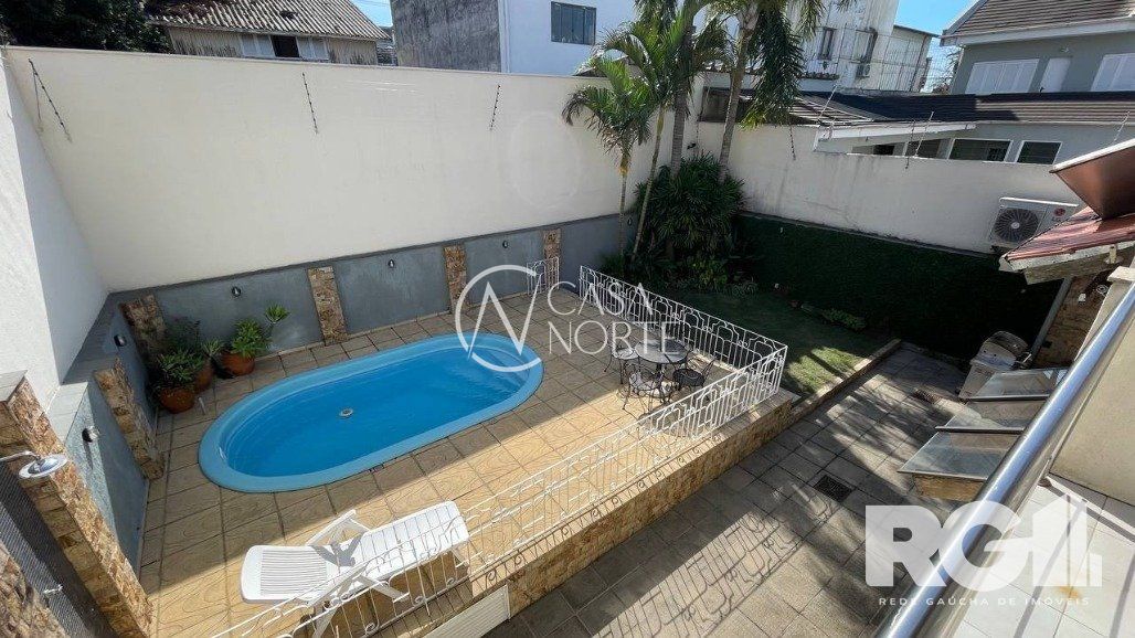 Casa à venda com 4 quartos, 411m², 2 suítes, 4 vagas, Rua Parque dos Nativos no bairro Vila Ipiranga em Porto Alegre