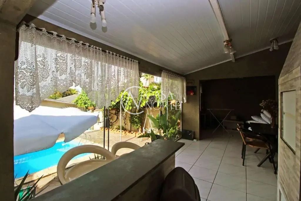 Casa à venda com 3 quartos, 182m², 1 suíte, 2 vagas, Rua Vital Brasil no bairro Jardim Sabará em Porto Alegre