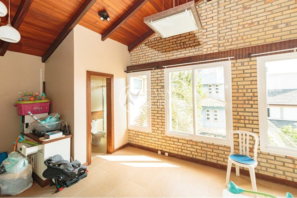 Casa à venda com 4 quartos, 410m², 4 suítes, 4 vagas, João Berutti no bairro Chácara das Pedras em Porto Alegre