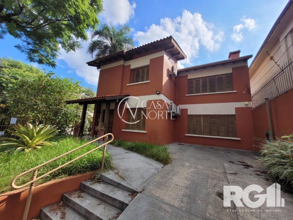 Casa à venda com 5 quartos, 357m², 1 suíte, 4 vagas, Rua Professor Ivo Corseuil no bairro Petrópolis em Porto Alegre