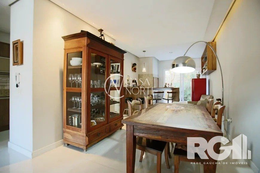 Casa à venda com 3 quartos, 262m², 2 suítes, 3 vagas, Rua Caracas no bairro Jardim Lindóia em Porto Alegre