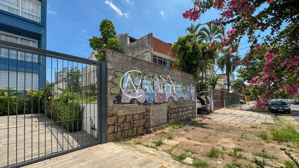 Terreno à venda , 241m², Buarque de Macedo no bairro São Geraldo em Porto Alegre