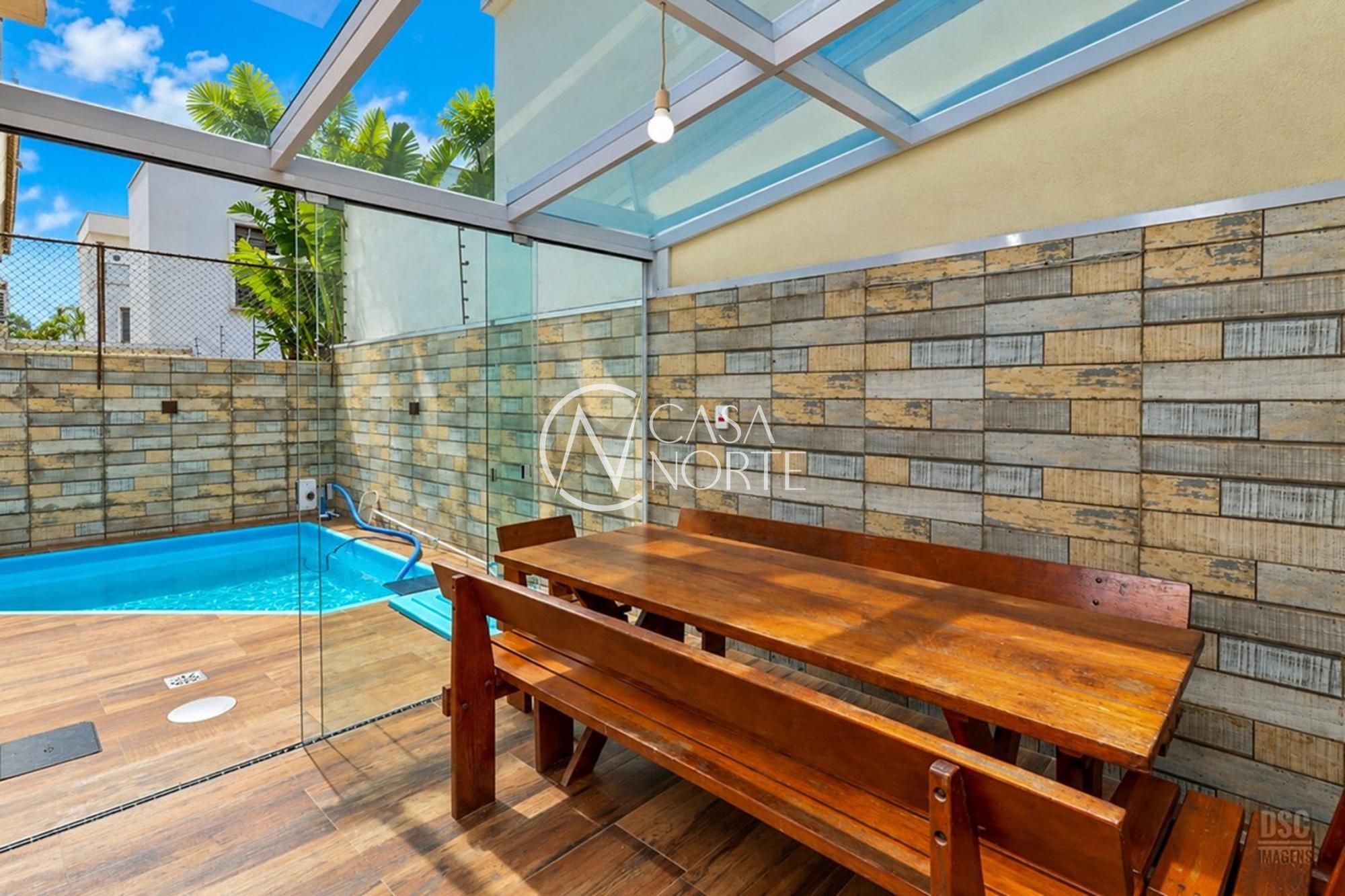 Casa de Condomínio à venda com 3 quartos, 170m², 1 suíte, 2 vagas, Rua Doutor Galdino Nunes Vieira no bairro Jardim Sabará em Porto Alegre